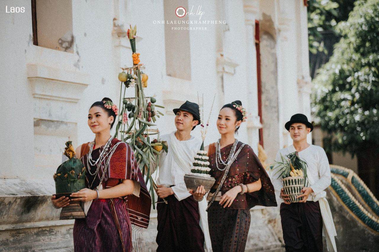 Laos 🇱🇦 | ປະເພີຮີດຄອງເດືອນສິບເພັງ ບຸນຫໍ່ເຂົ້າສລາກ(ສະຫຼາກ)