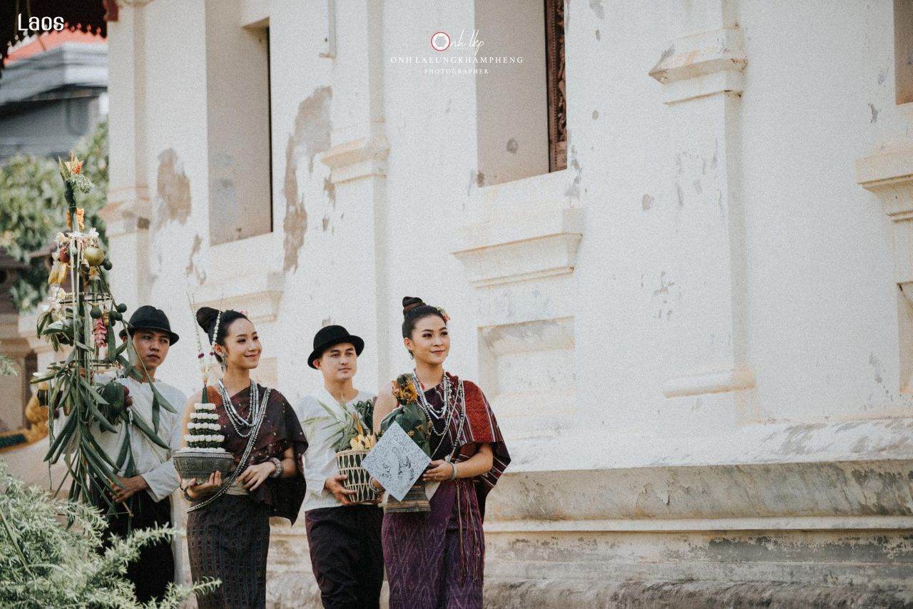Laos 🇱🇦 | ປະເພີຮີດຄອງເດືອນສິບເພັງ ບຸນຫໍ່ເຂົ້າສລາກ(ສະຫຼາກ)
