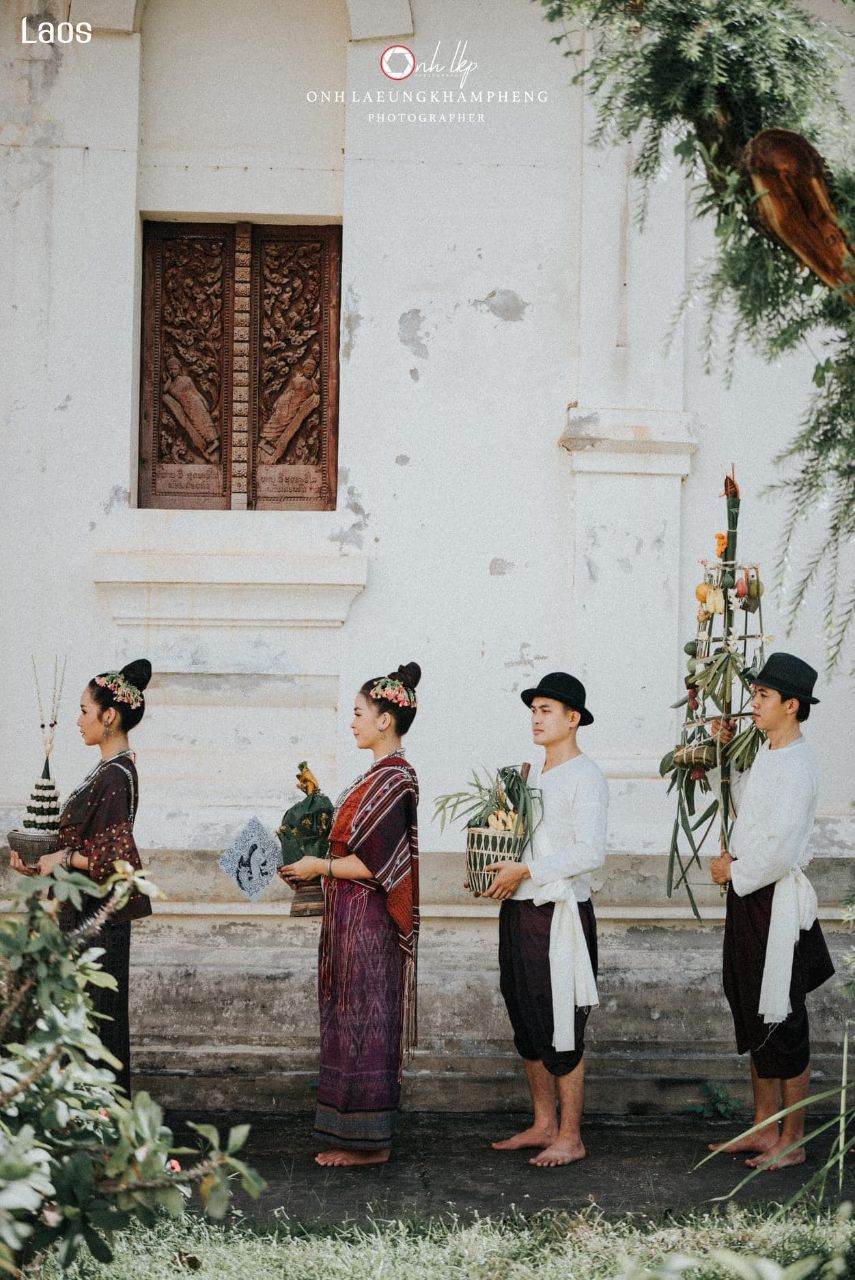 Laos 🇱🇦 | ປະເພີຮີດຄອງເດືອນສິບເພັງ ບຸນຫໍ່ເຂົ້າສລາກ(ສະຫຼາກ)