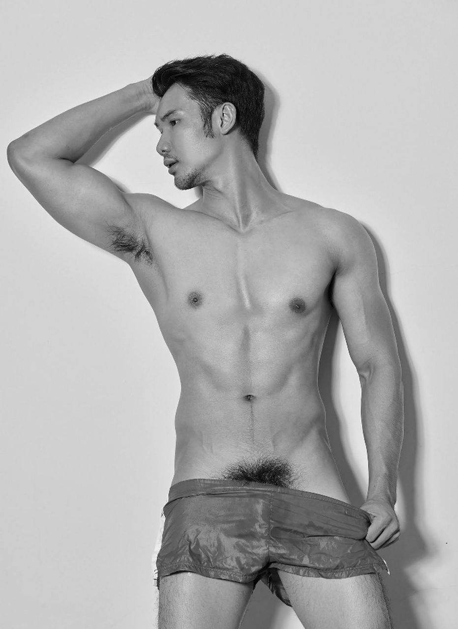 หนุ่มหล่อขึ้นปก 1037.5