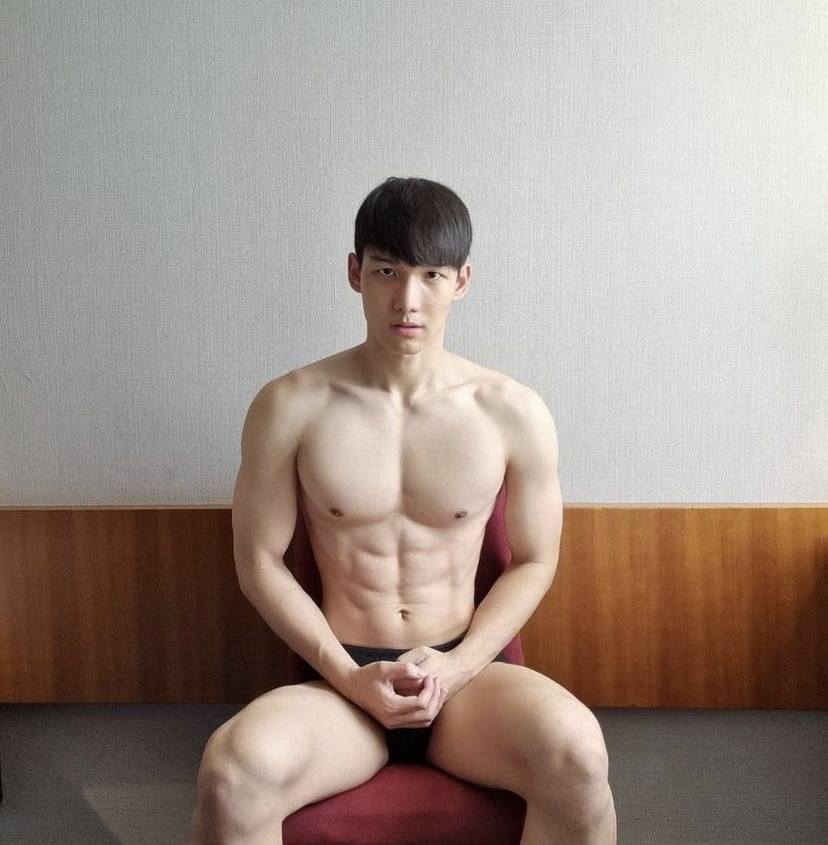 เปลื้องผ้าอาตี๋ (&acute;♡‿♡`) 1