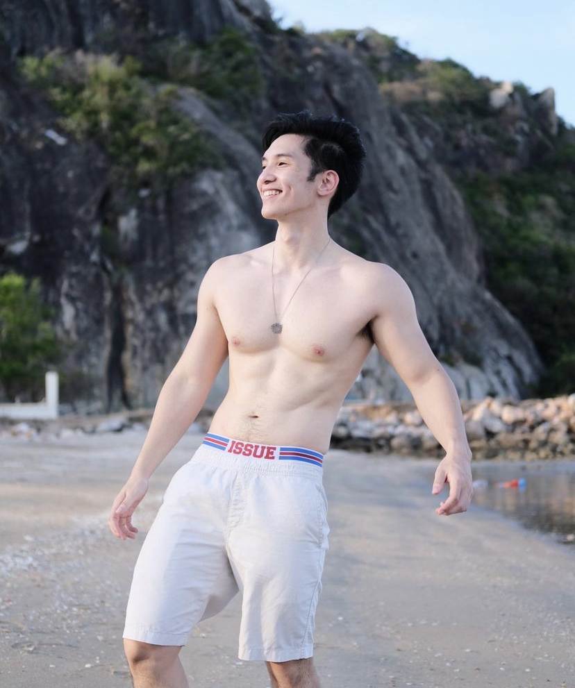 เปลื้องผ้าอาตี๋ (&acute;♡‿♡`) 1