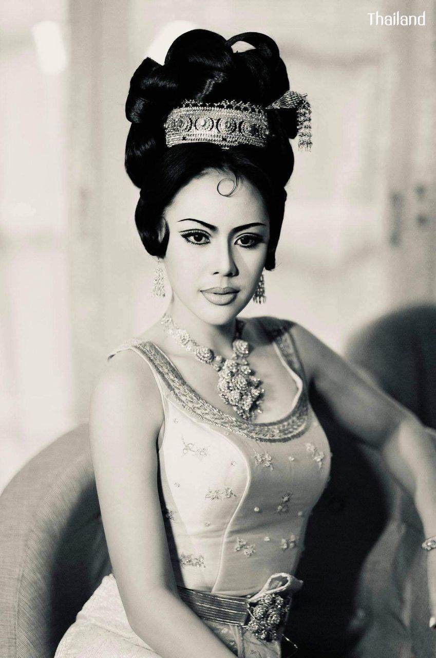 THAILAND 🇹🇭 | Thai Dusit Dress: Thai National Costume and 70s Makeup & Hairstyle by Sakunjan.