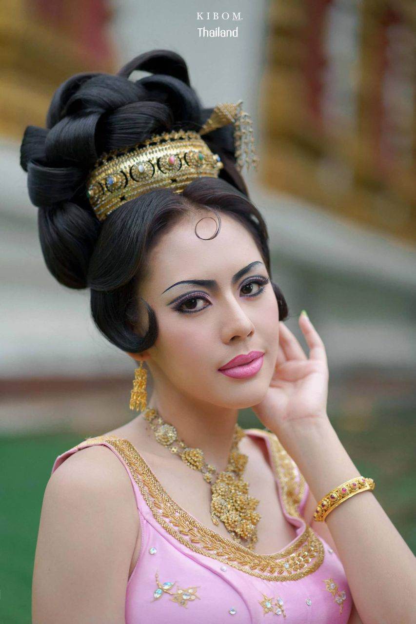 THAILAND 🇹🇭 | Thai Dusit Dress: Thai National Costume and 70s Makeup & Hairstyle by Sakunjan.