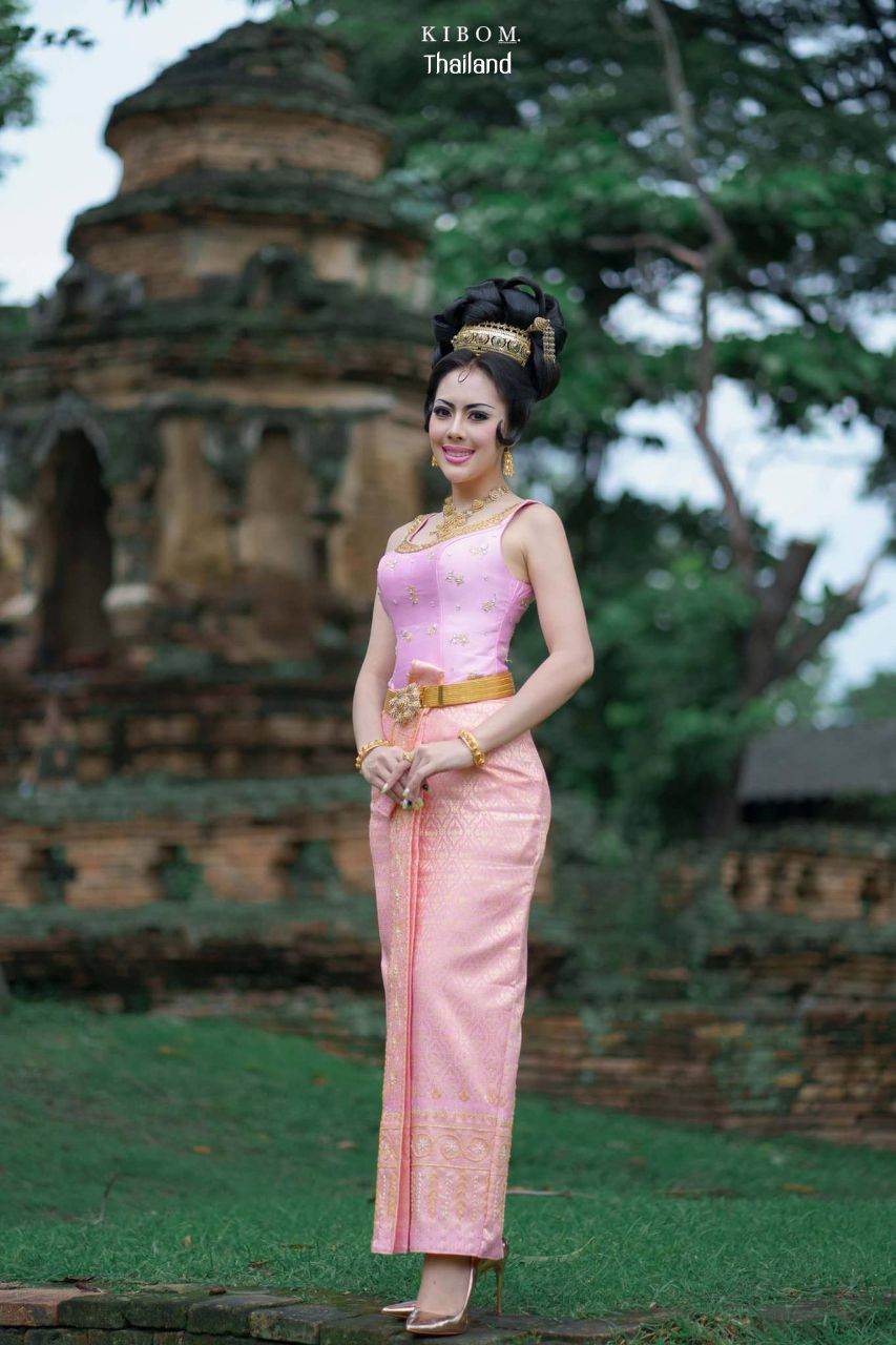 THAILAND 🇹🇭 | Thai Dusit Dress: Thai National Costume and 70s Makeup & Hairstyle by Sakunjan.