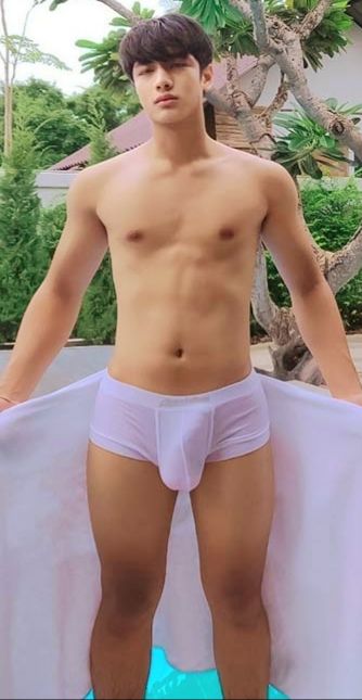 ทั้งใหญ่ทั้งยาวขาวเป็นลำ