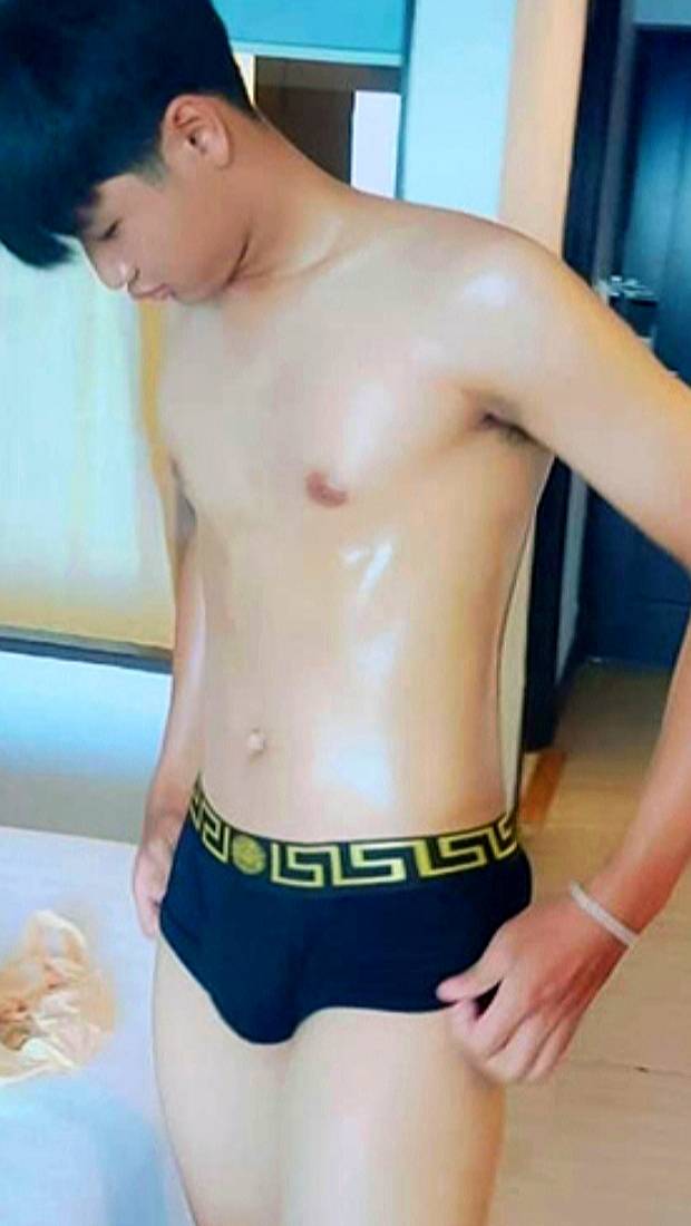 ทั้งใหญ่ทั้งยาวขาวเป็นลำ