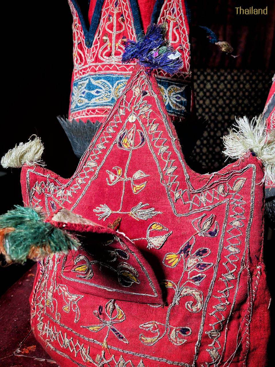 "หมวกกาบ" Muag Kab, Muag garb: I-san embroidery hat | THAILAND 🇹🇭