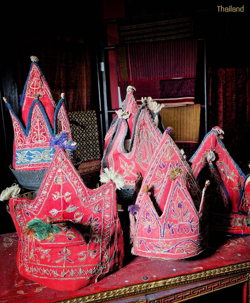 "หมวกกาบ" Muag Kab, Muag garb: I-san embroidery hat | THAILAND 🇹🇭