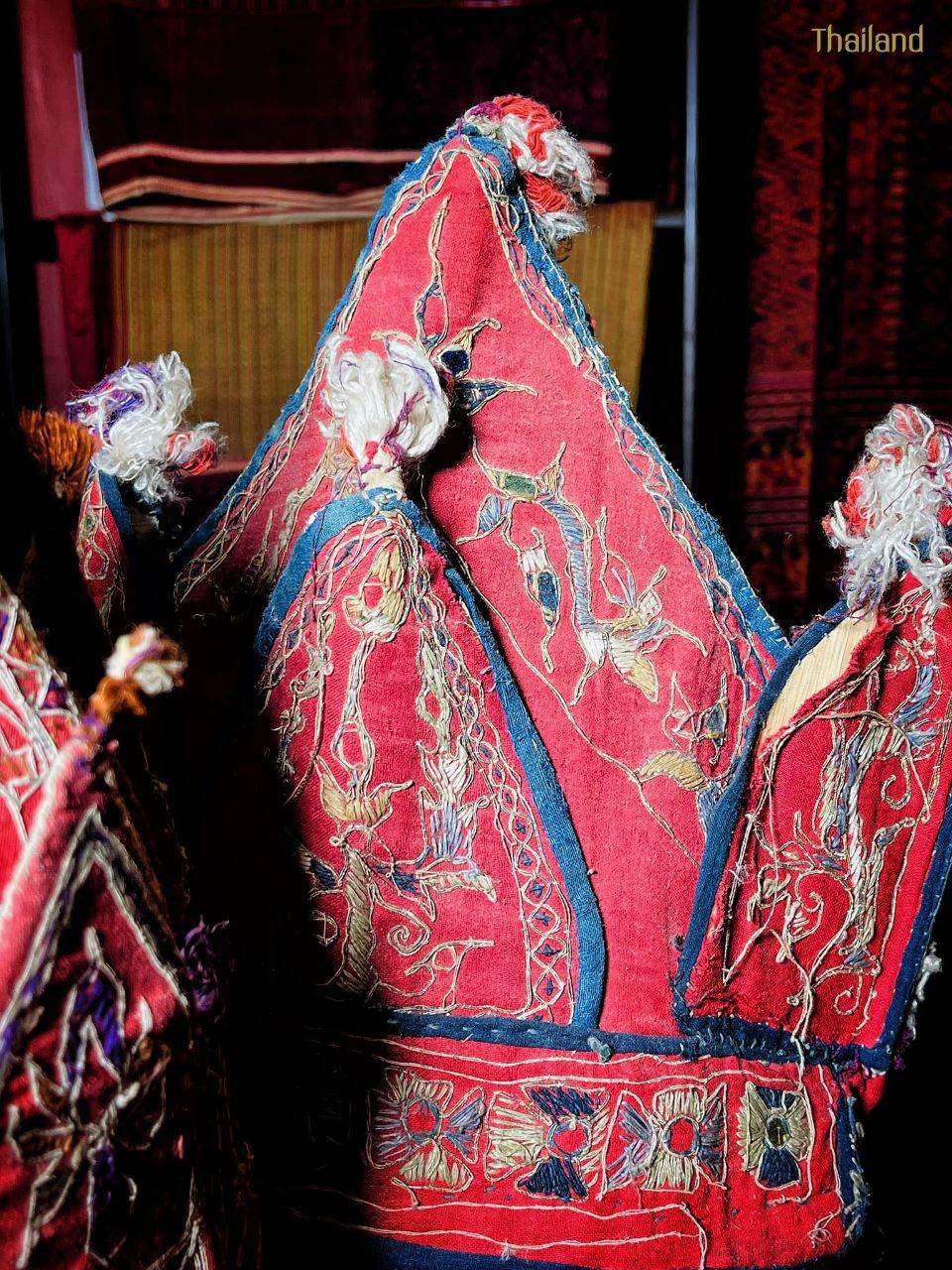 "หมวกกาบ" Muag Kab, Muag garb: I-san embroidery hat | THAILAND 🇹🇭