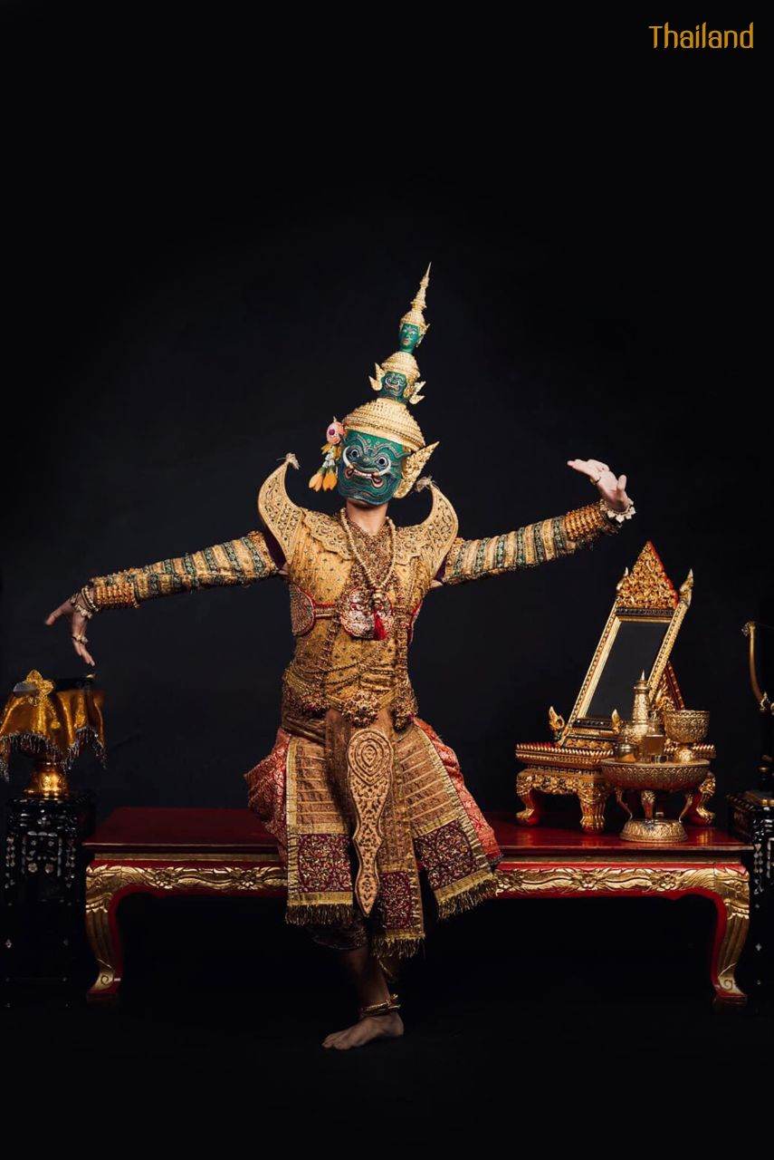 “รำลงสรงโทนท้าวกรุงพาณ” Khon masked dance drama in Thailand | THAILAND 🇹🇭