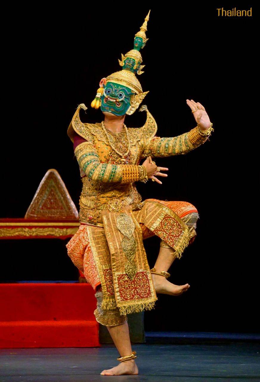 “รำลงสรงโทนท้าวกรุงพาณ” Khon masked dance drama in Thailand | THAILAND 🇹🇭