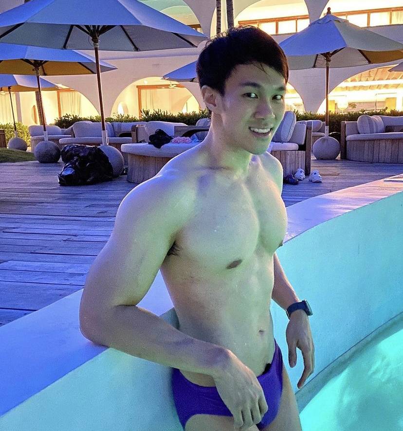 ชุดว่ายน้ำเป็นเหตุ ของความสำเร็จ ชุดแรก