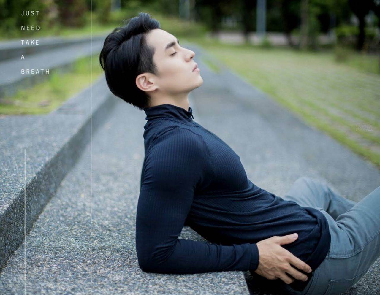 หนุ่มหล่อขึ้นปก 1042