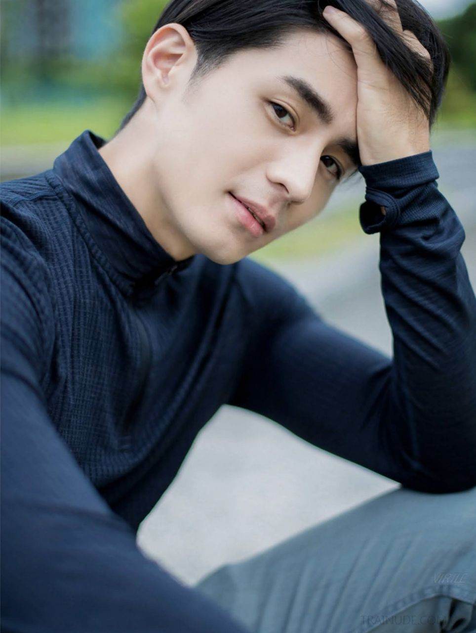 หนุ่มหล่อขึ้นปก 1042