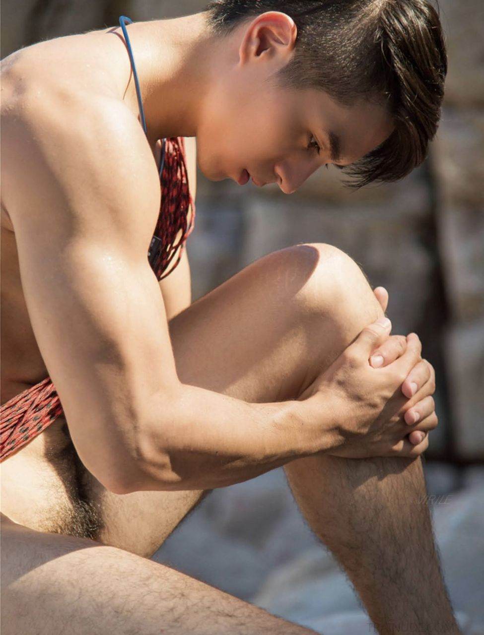หนุ่มหล่อขึ้นปก 1042