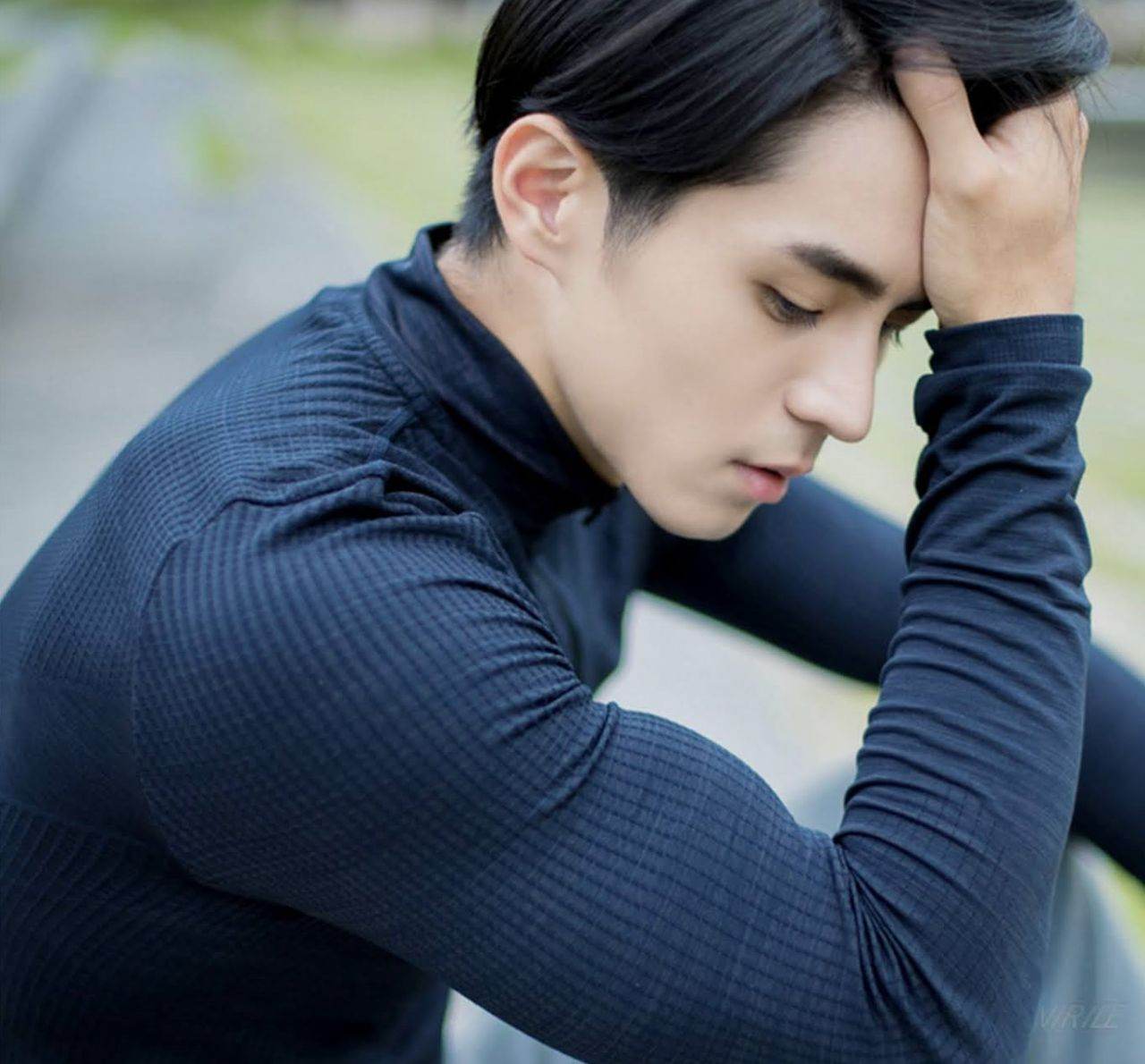 หนุ่มหล่อขึ้นปก 1042