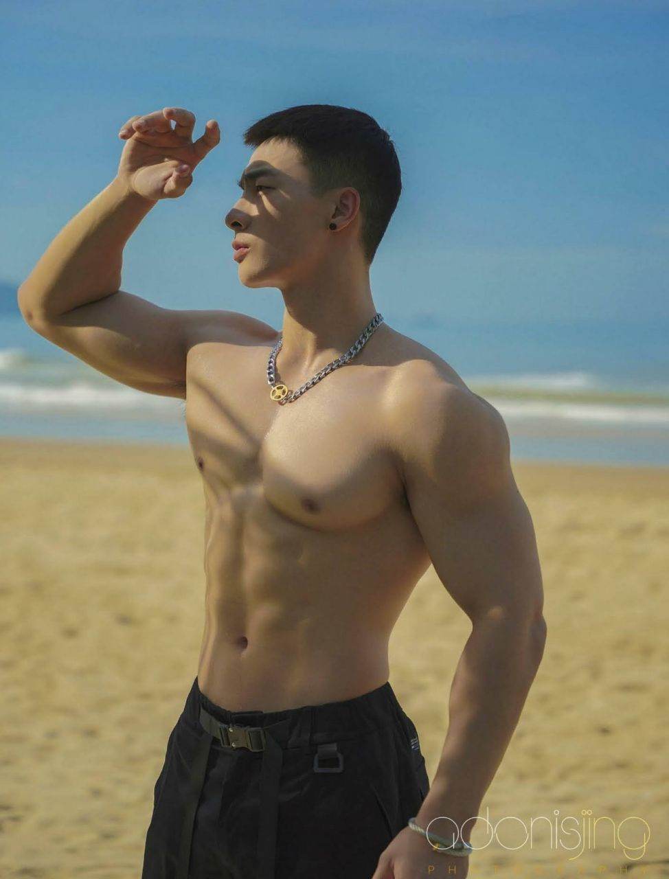 หนุ่มหล่อขึ้นปก 1045