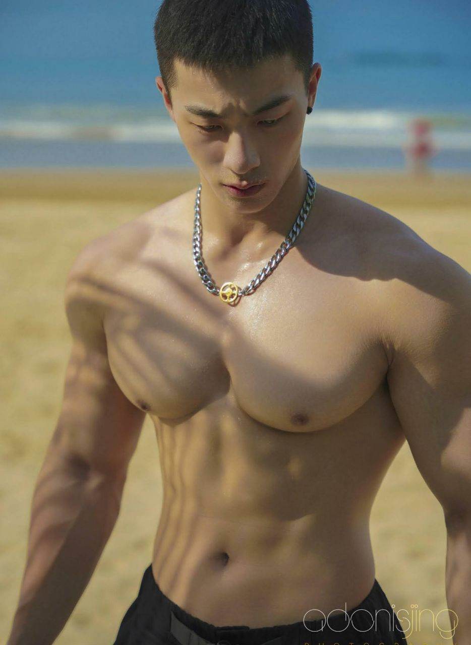 หนุ่มหล่อขึ้นปก 1045
