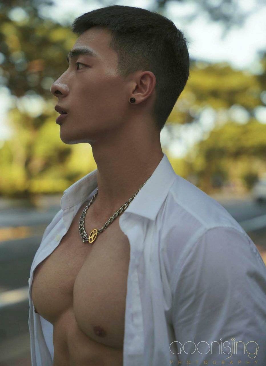 หนุ่มหล่อขึ้นปก 1045