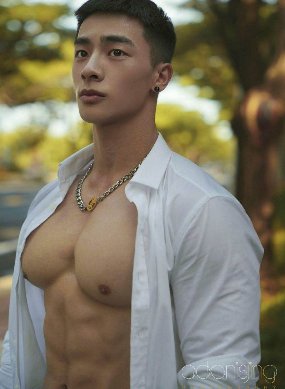 หนุ่มหล่อขึ้นปก 1045