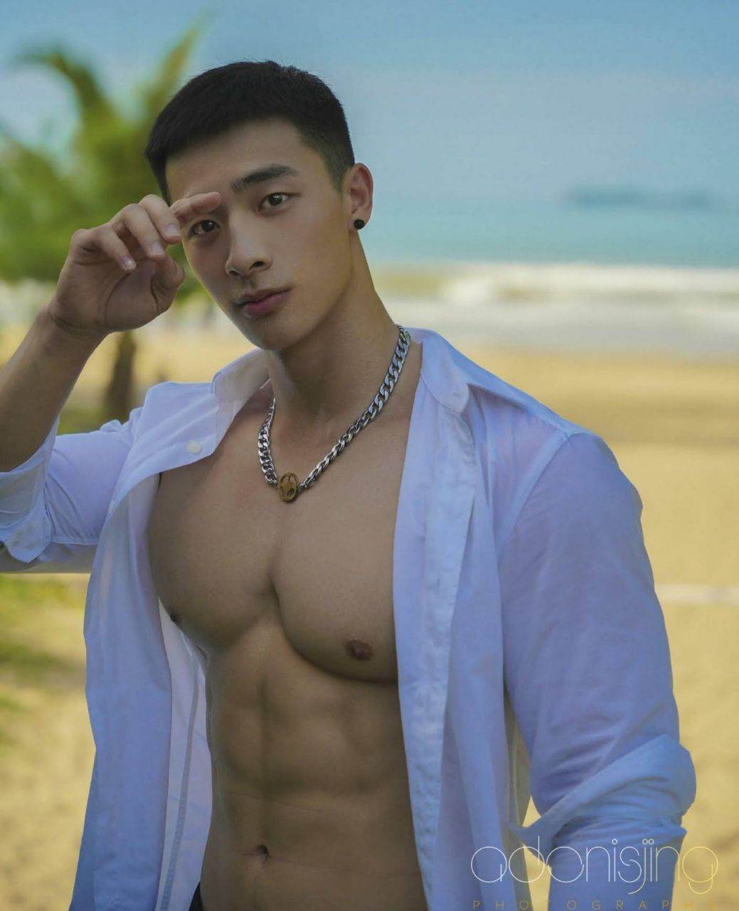 หนุ่มหล่อขึ้นปก 1045