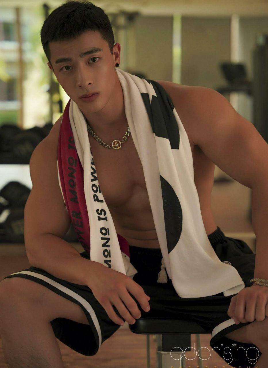 หนุ่มหล่อขึ้นปก 1045
