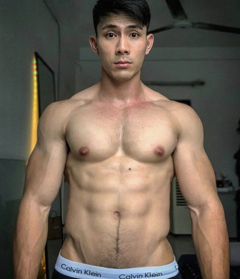 ผู้ชาย นมสวย {26}