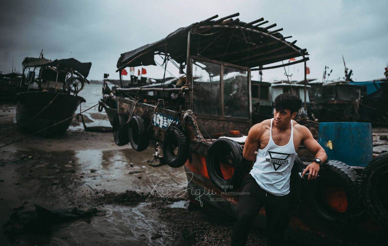 หนุ่มหล่อขึ้นปก 1061
