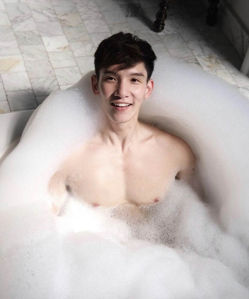 ผู้ชายลงอ่าง {-1-}