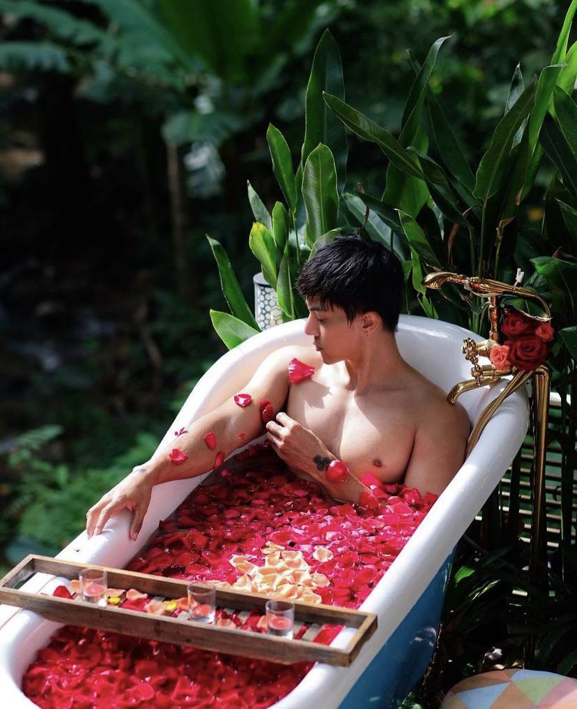 ผู้ชายลงอ่าง {-1-}
