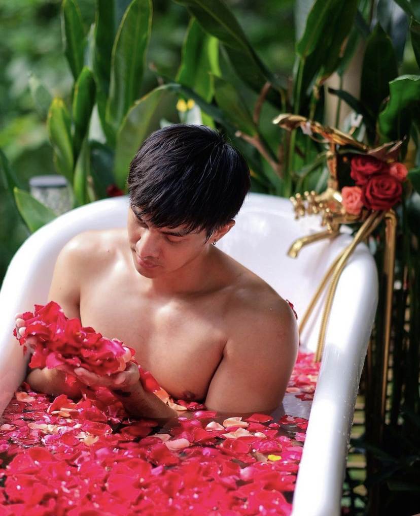 ผู้ชายลงอ่าง {-1-}