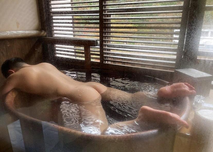 ผู้ชายลงอ่าง {-2-}