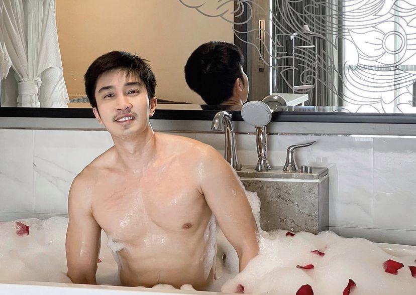 ผู้ชายลงอ่าง {-2-}