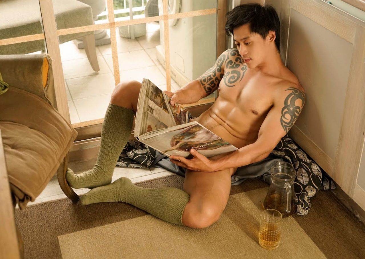 หนุ่มหล่อขึ้นปก 1066