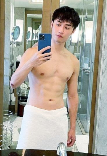 วันนี้อากาศร้อนมาก คงต้องชวนผู้ชายไปนอนแก้ผ้าตากแอร์เล่นในโรงแรมซะแล้ว