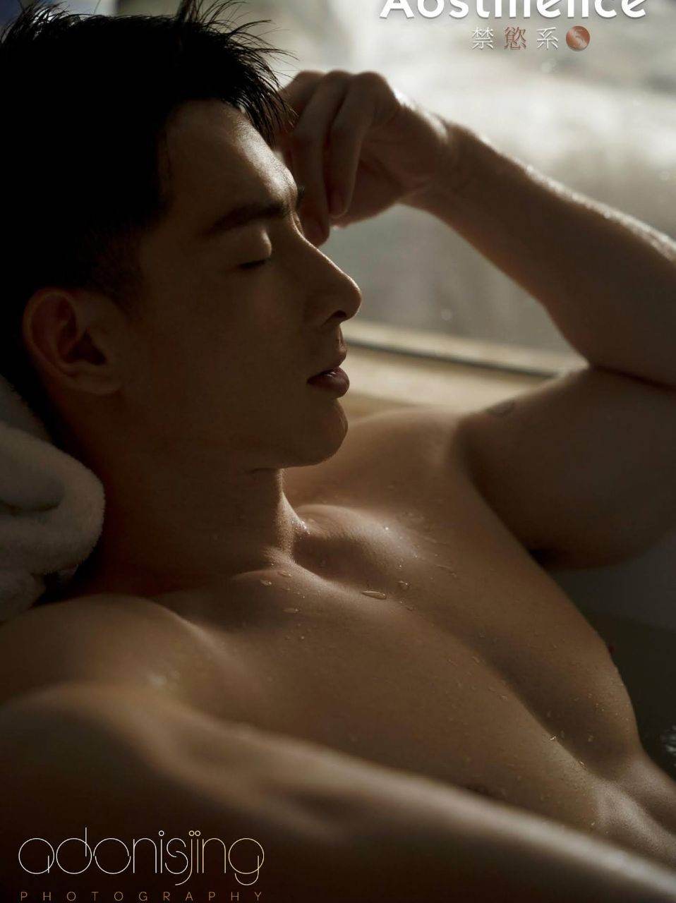 หนุ่มหล่อขึ้นปก 1055.1