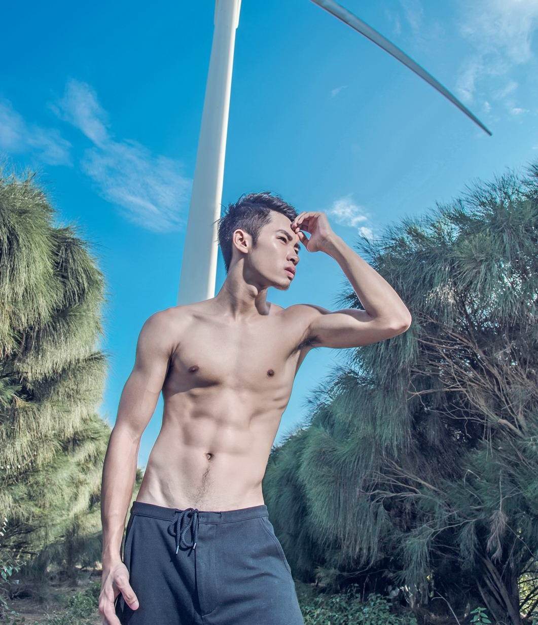 หนุ่มหล่อขึ้นปก 1056.1