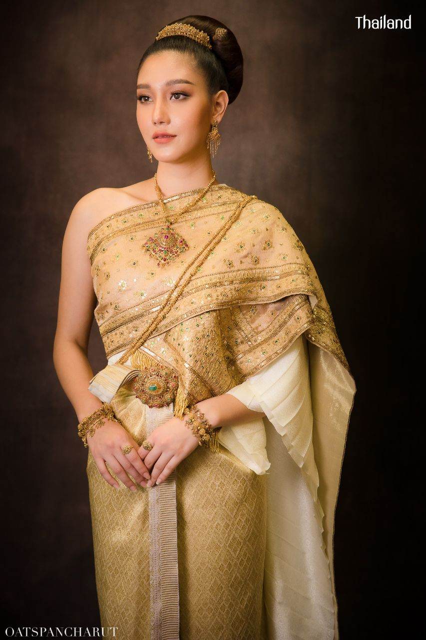 Thai Ancient Costume by Nicolene Pichapa Limsnukan | THAILAND 🇹🇭