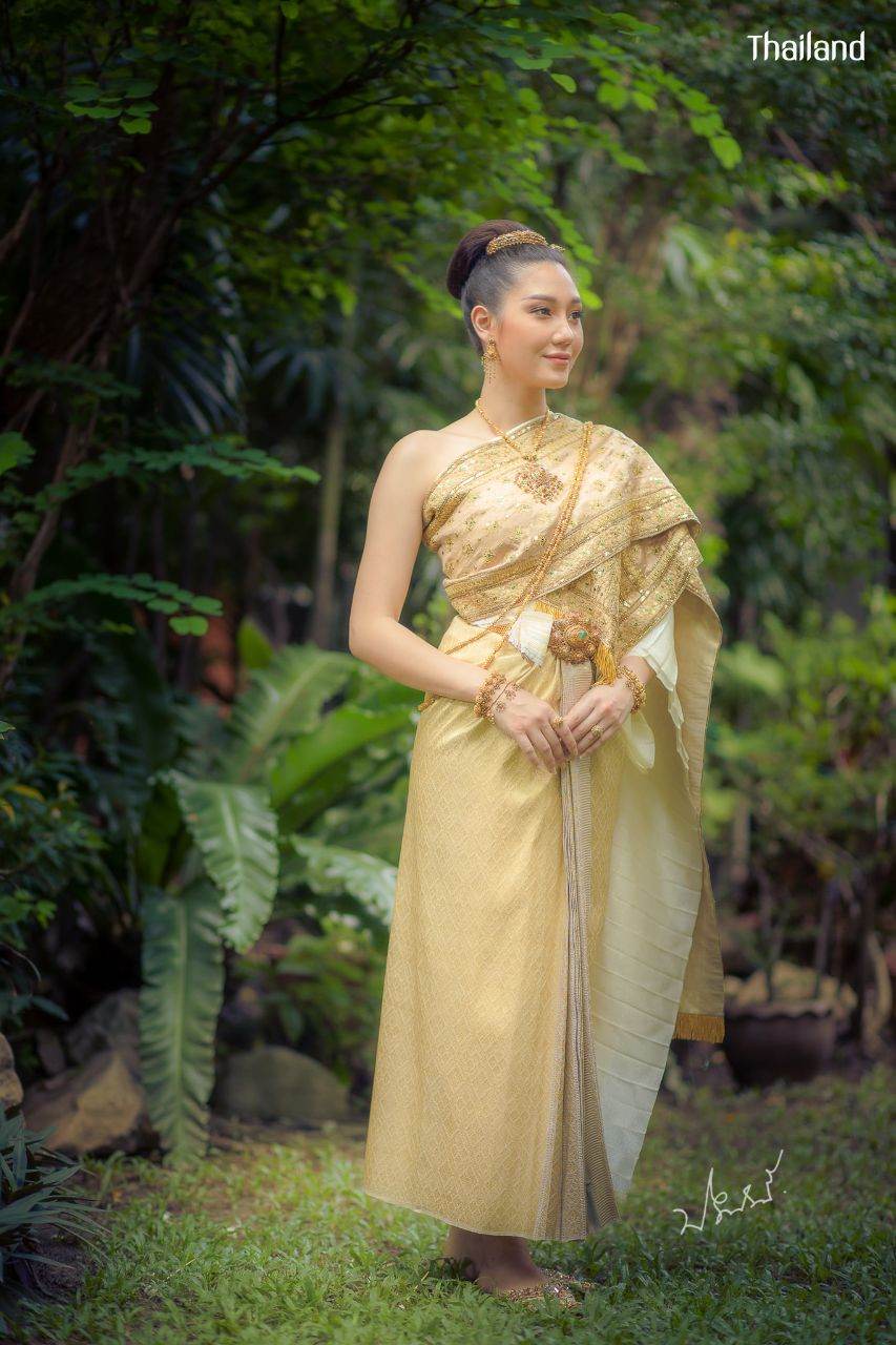 Thai Ancient Costume by Nicolene Pichapa Limsnukan | THAILAND 🇹🇭
