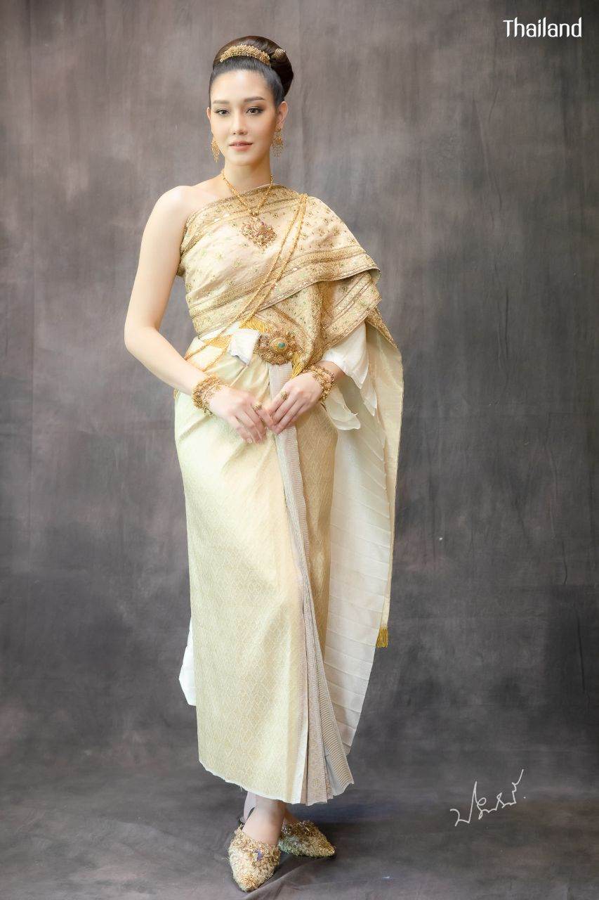 Thai Ancient Costume by Nicolene Pichapa Limsnukan | THAILAND 🇹🇭