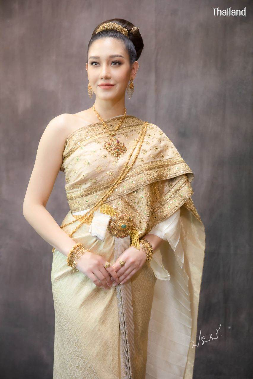 Thai Ancient Costume by Nicolene Pichapa Limsnukan | THAILAND 🇹🇭
