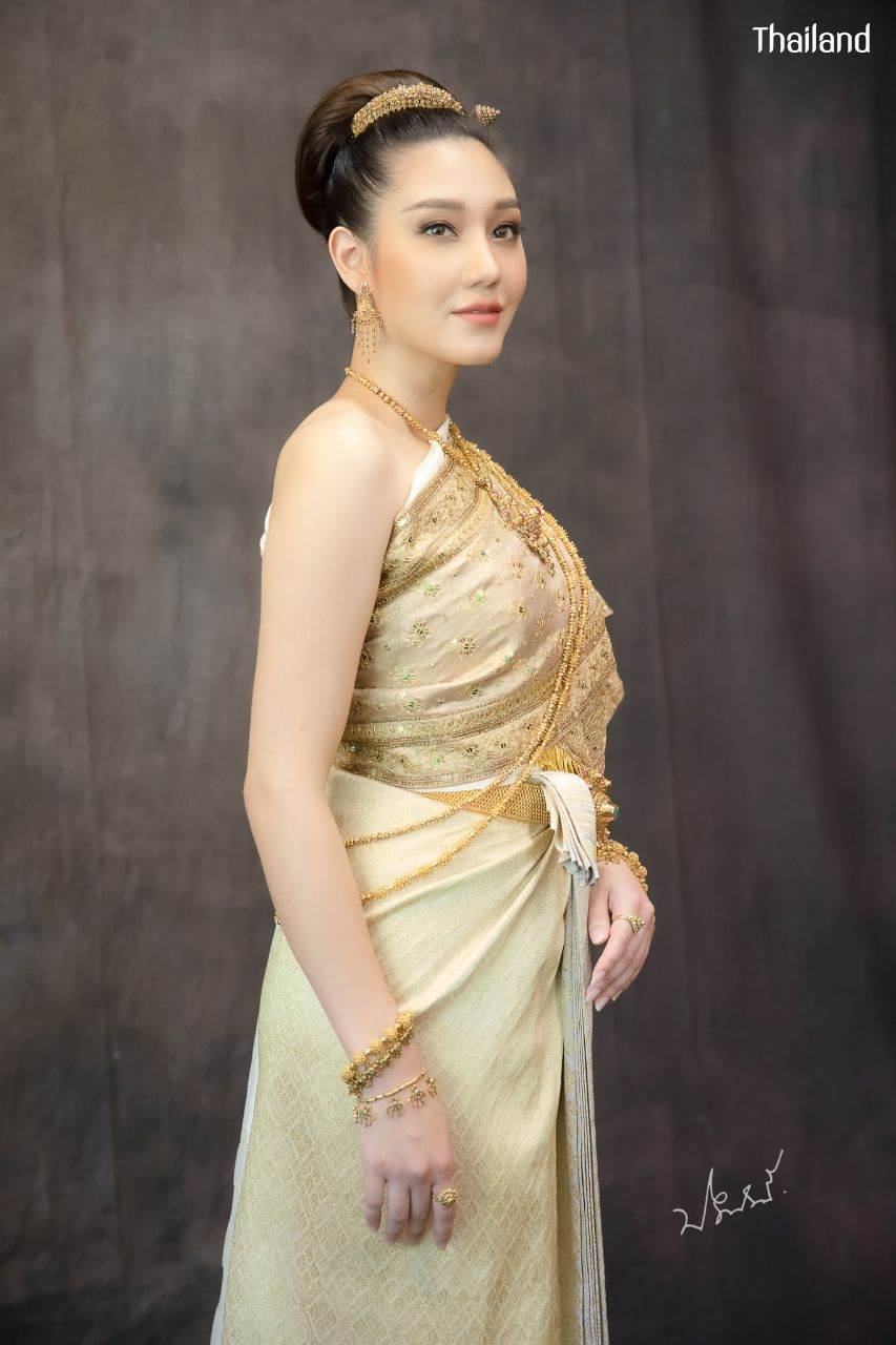 Thai Ancient Costume by Nicolene Pichapa Limsnukan | THAILAND 🇹🇭
