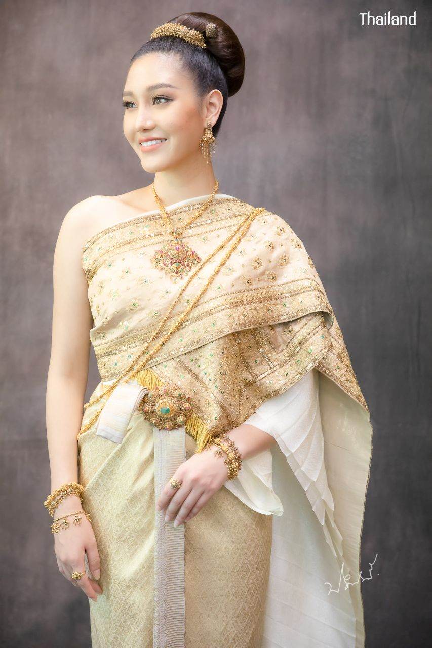 Thai Ancient Costume by Nicolene Pichapa Limsnukan | THAILAND 🇹🇭