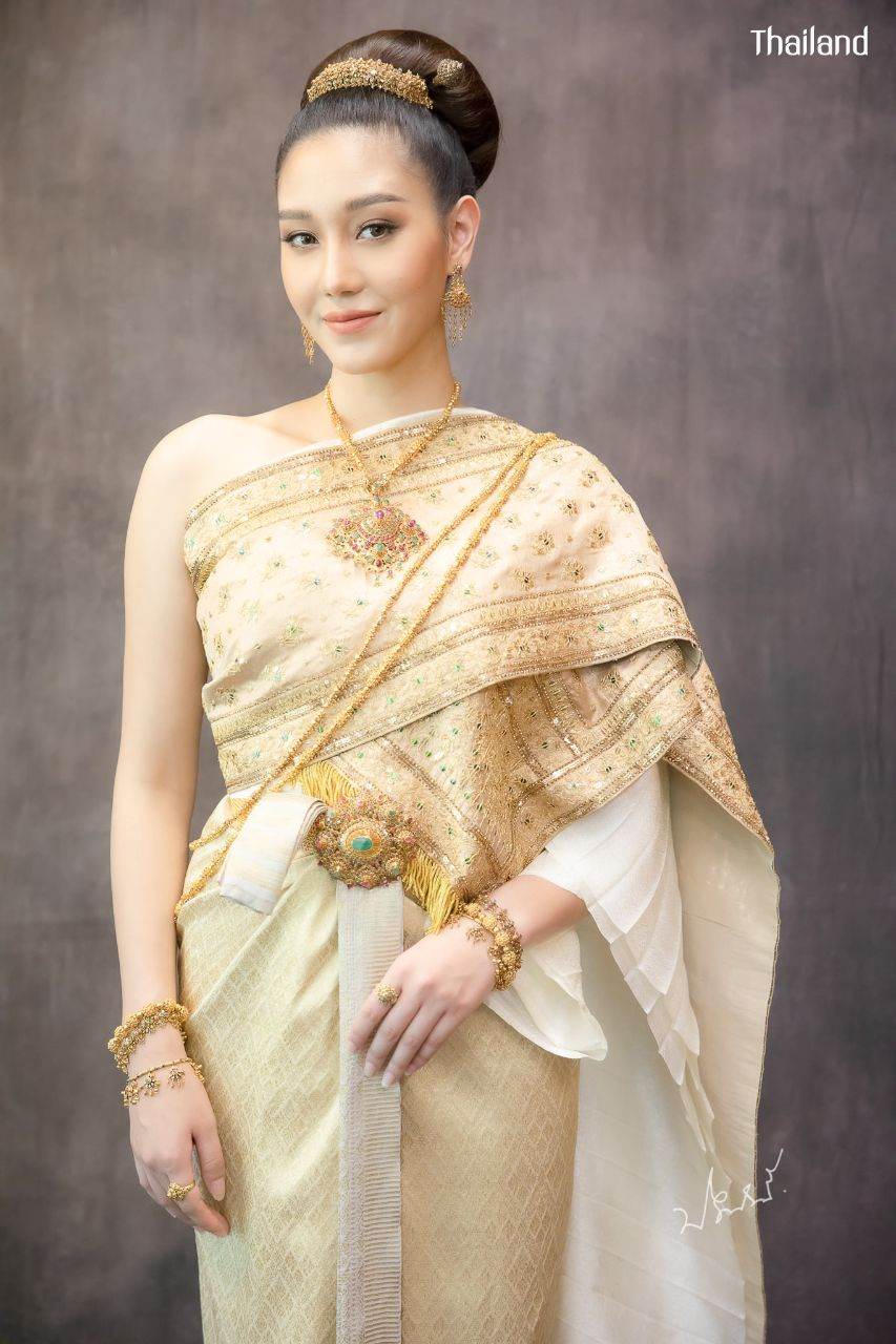 Thai Ancient Costume by Nicolene Pichapa Limsnukan | THAILAND 🇹🇭