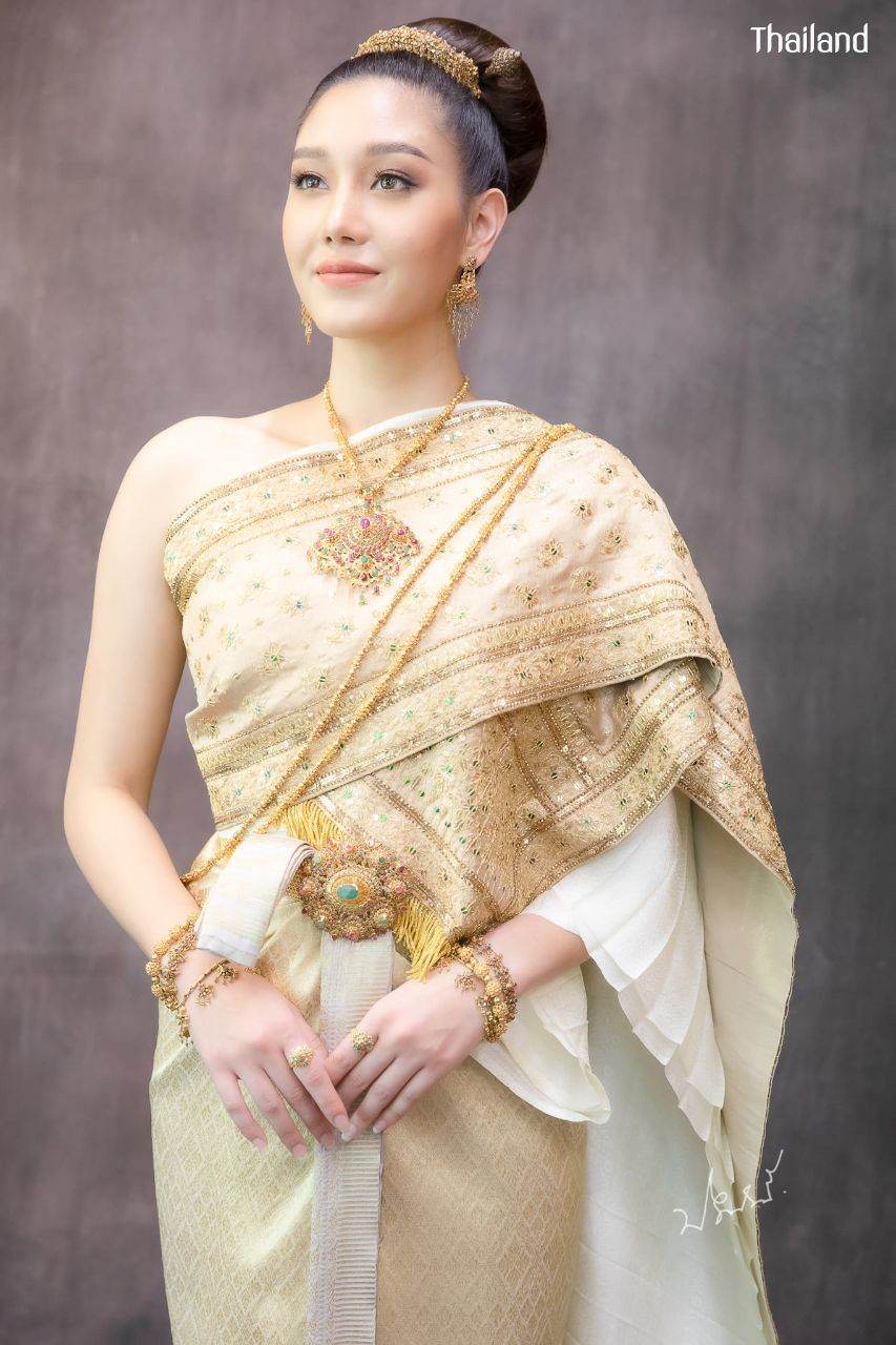 Thai Ancient Costume by Nicolene Pichapa Limsnukan | THAILAND 🇹🇭