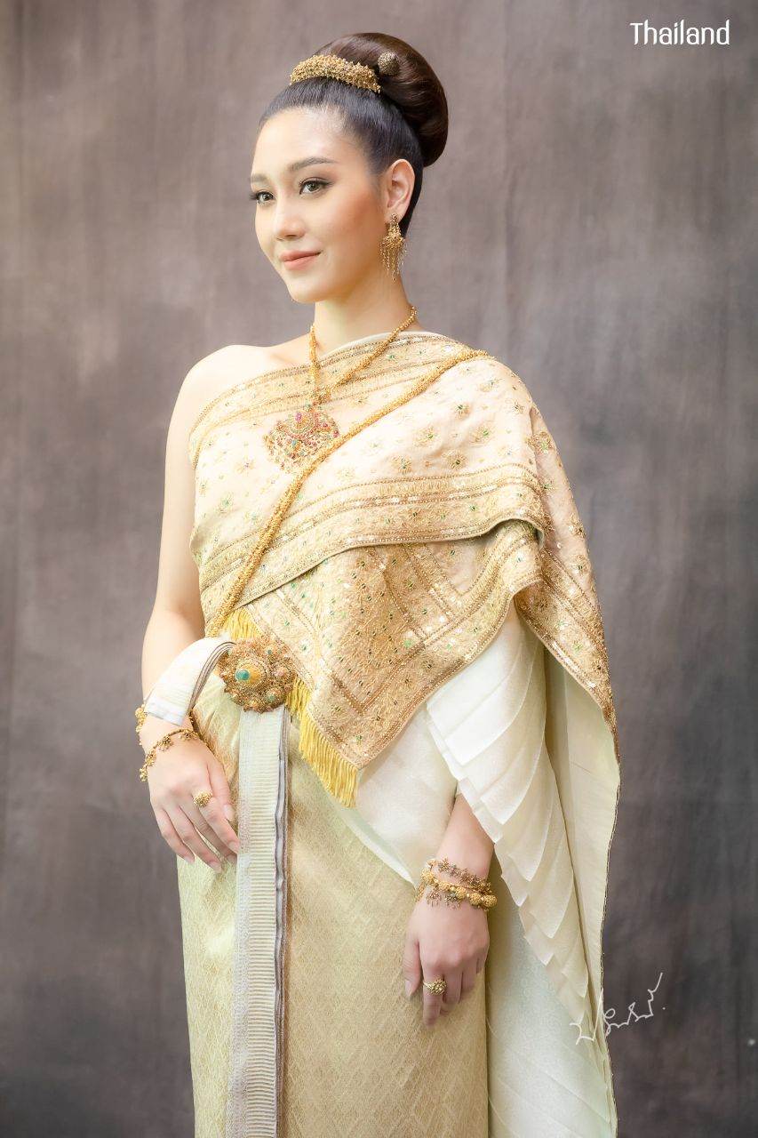 Thai Ancient Costume by Nicolene Pichapa Limsnukan | THAILAND 🇹🇭