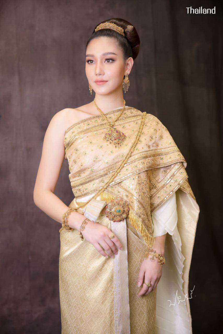 Thai Ancient Costume by Nicolene Pichapa Limsnukan | THAILAND 🇹🇭