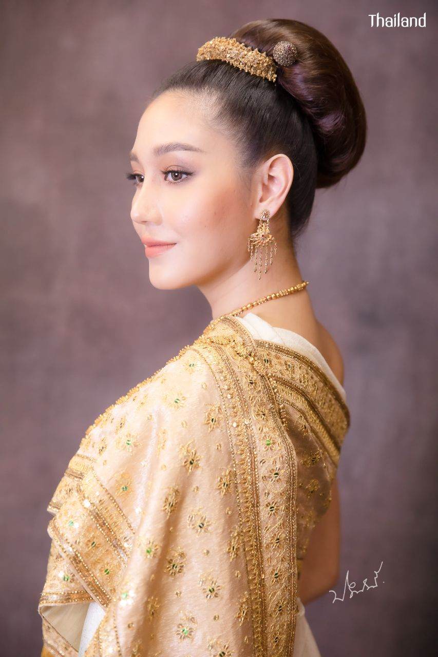 Thai Ancient Costume by Nicolene Pichapa Limsnukan | THAILAND 🇹🇭