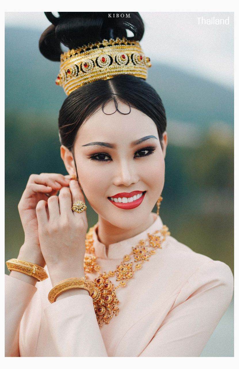 Thai National Costume and 70s Makeup & Hairstyle by Sakunjan | THAILAND 🇹🇭
